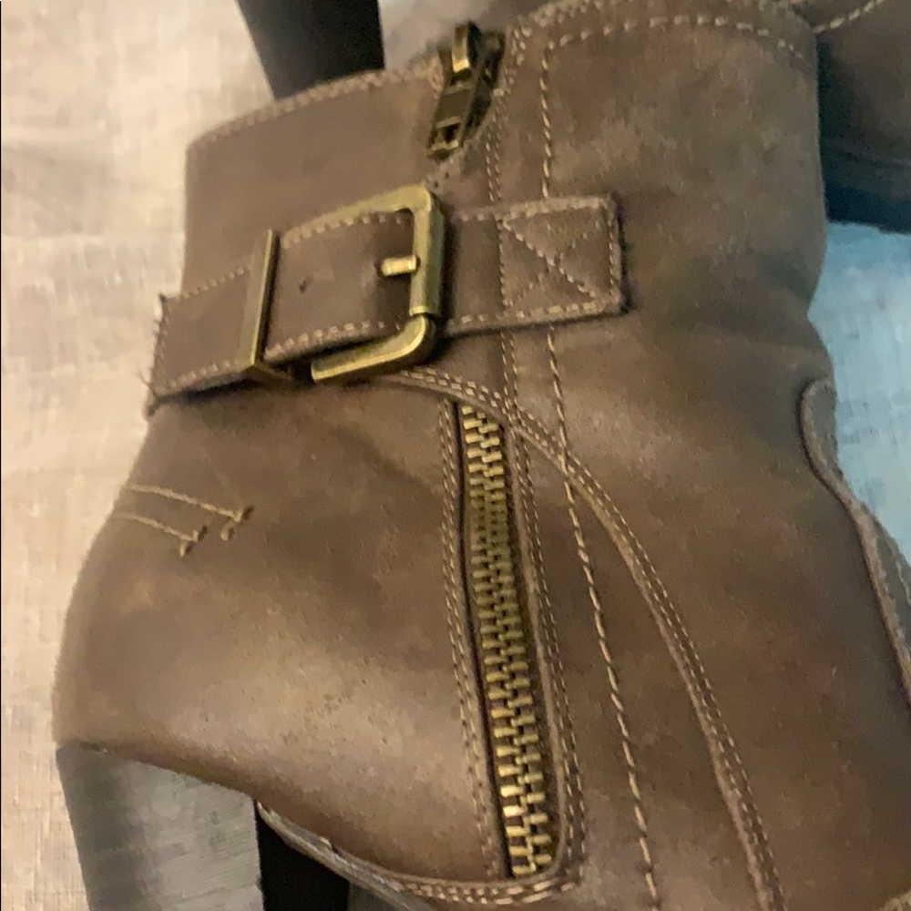 🎁Vegan Leather above ankle booties White Mountain - Picture 2 of 6